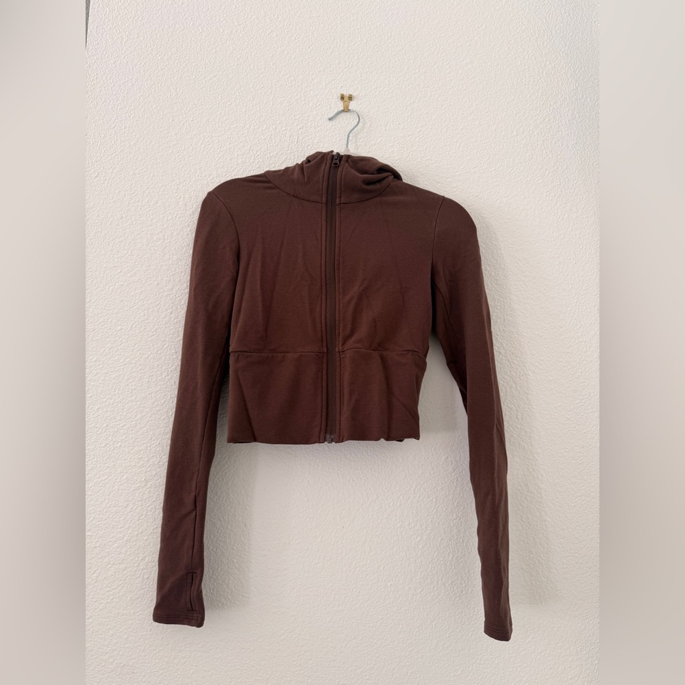 Alo Cropped Zip Hoodie — Espresso Brown - Picture 4 of 9